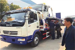 张家港汽车道路救援拖车价格